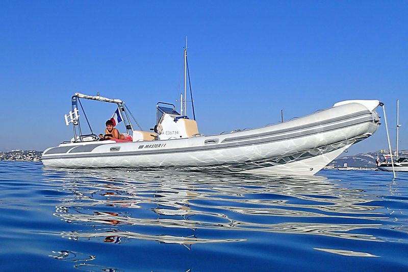 Location bateau semi rigide Master 730 +200cv Evinrude e-tec à Marseille