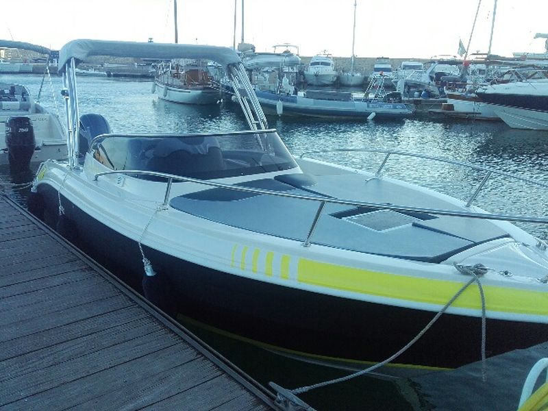 Vente bateau Eolo 730 hbs sundeck + 200cv Yamaha commande electrique VENDU