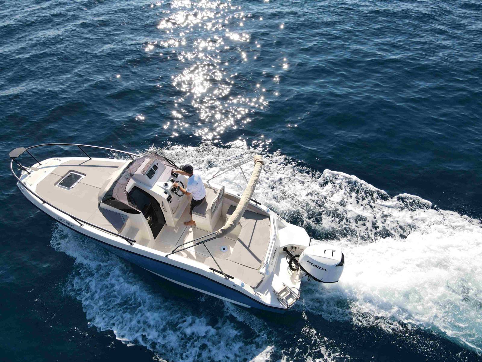 Vente de bateau coque open Eolo dans les Calanques de Cassis