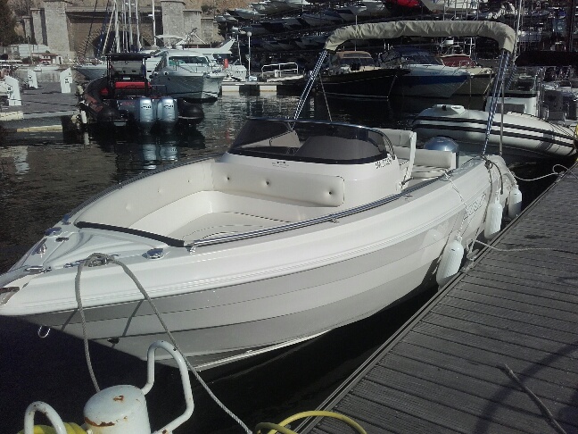 Vente de bateau coque open Eolo à l'Estaque 13016