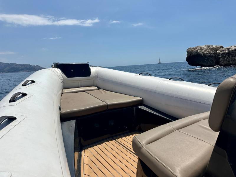 Location BRIG EAGLE 8 - Semi-rigide 300 cv - 10  personnes