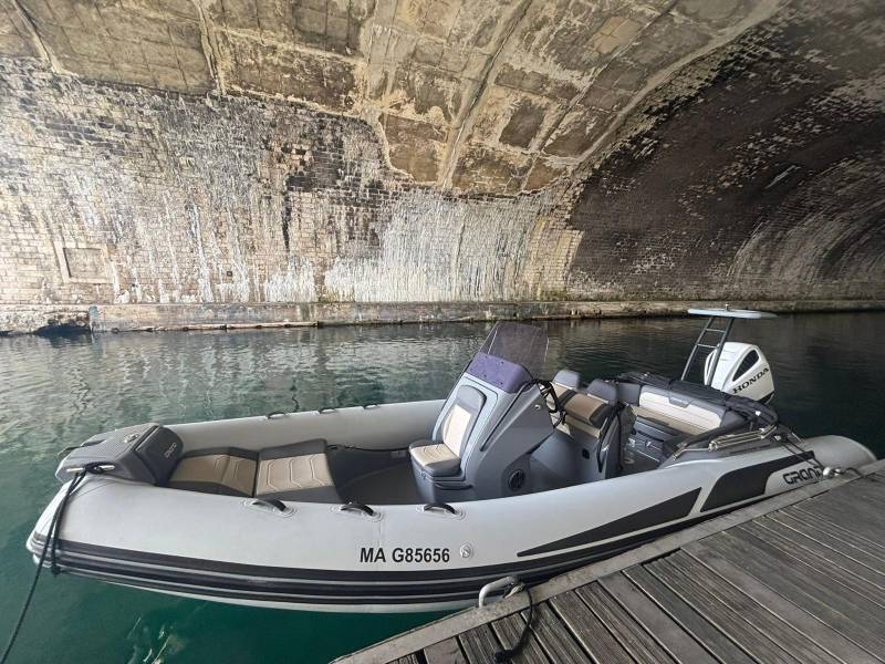 Location bateau semi-rigide Grand 680 - 10 personnes à Marseille