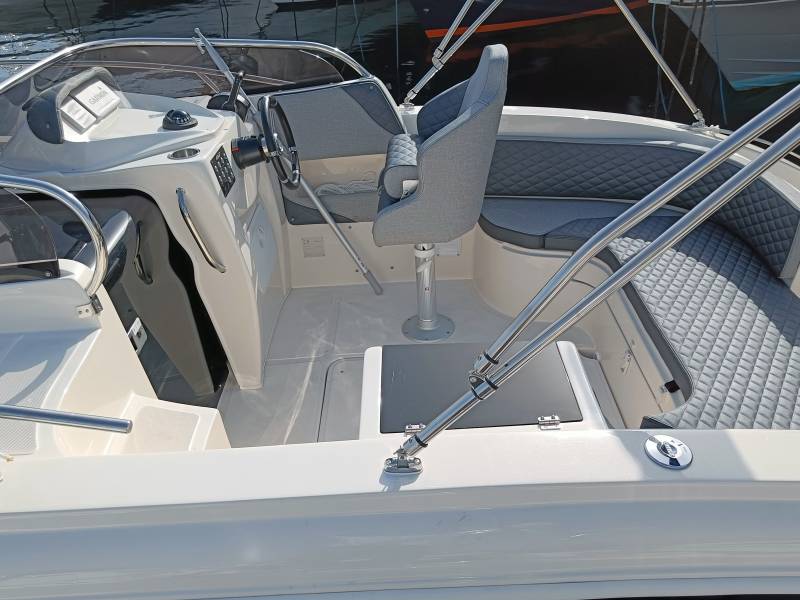 Bateau Moteur coque dure Eolo 650 day L avec 150cv Honda commande electrique nouveauté 2022