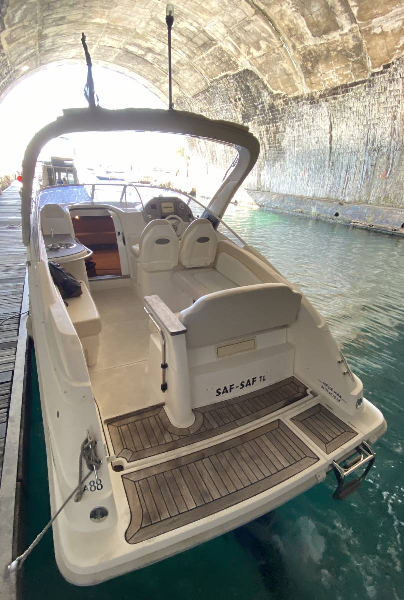 Vente de bateau coque RIO 750 CRUISER sur Marseille, avec cabine 4 couchages et cuisine équipée