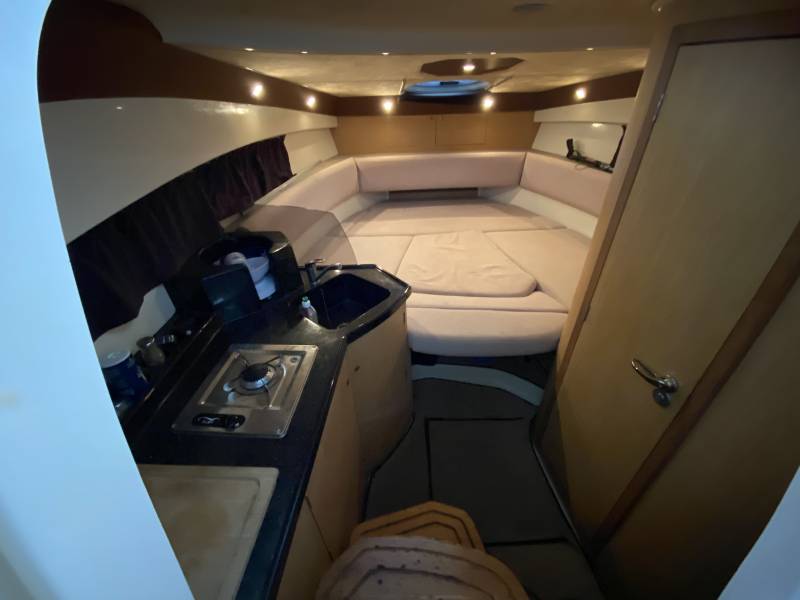 Vente de bateau coque RIO 750 CRUISER sur Marseille, avec cabine 4 couchages et cuisine équipée