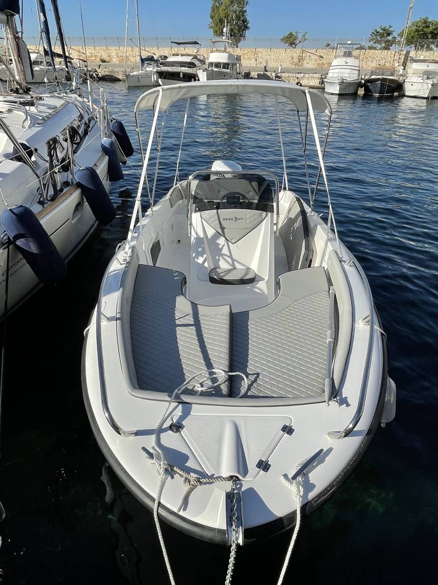 Vente bateau coque dure 6m30 Orizzonti Poseidon avec 150 CV Honda commande électrique