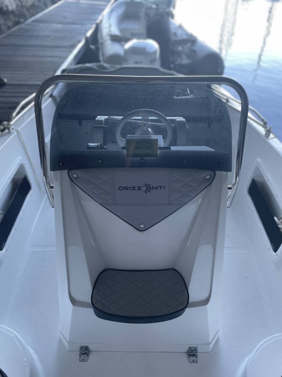 Vente bateau coque dure 6m30 Orizzonti Poseidon avec 150 CV Honda commande électrique