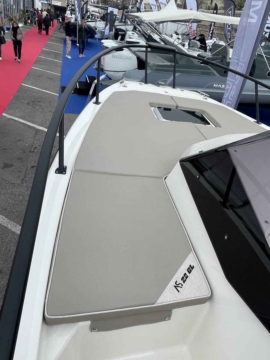 Location AS 22 Sundeck - Coque cabine 150CV - 7 personnes