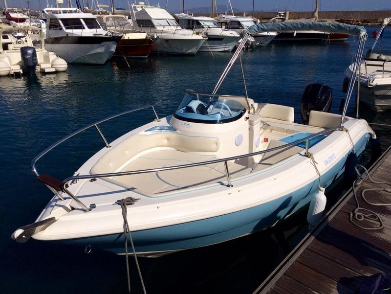 Location Eolo 590 open à Marseille