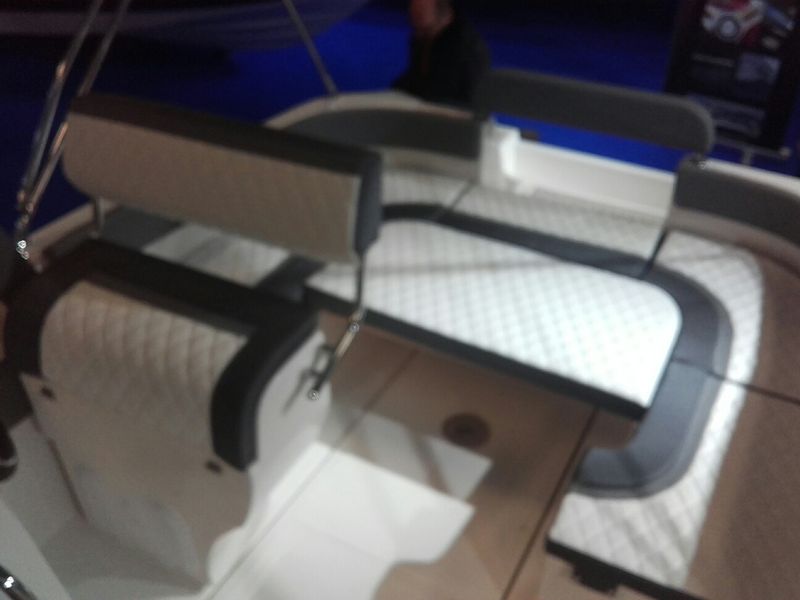 Eolo 750 day salon nautique de Paris