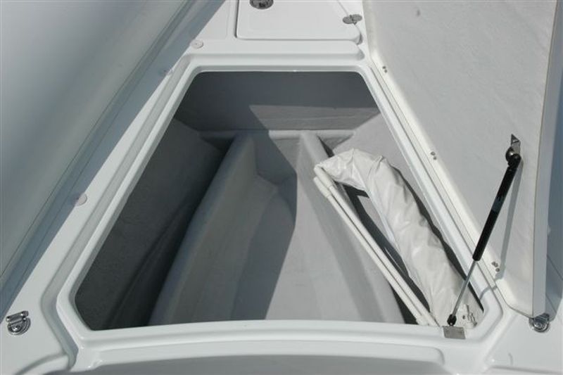 Bleu  Calanque vous propose le bateau Infanta 670 SRI