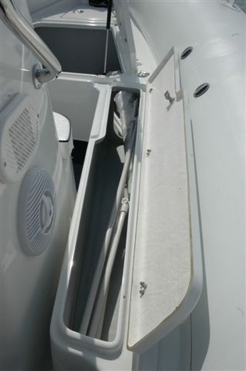 Bleu  Calanque vous propose le bateau Infanta 670 SRI