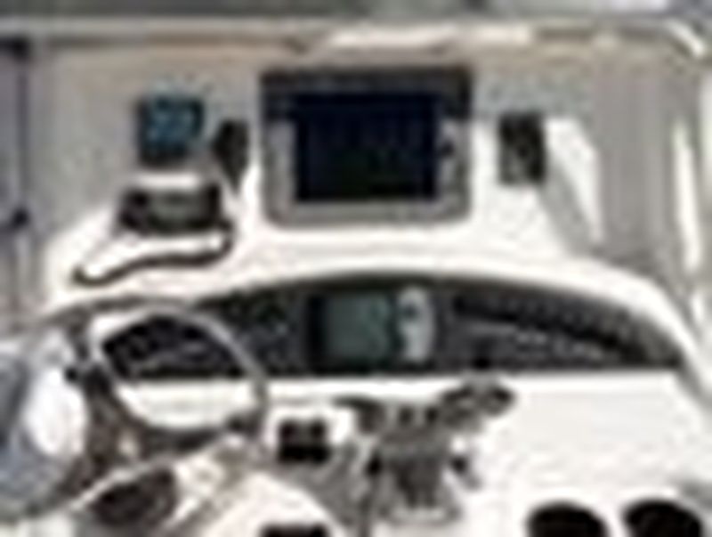 Boston Whaler 320 outrage à Marseille