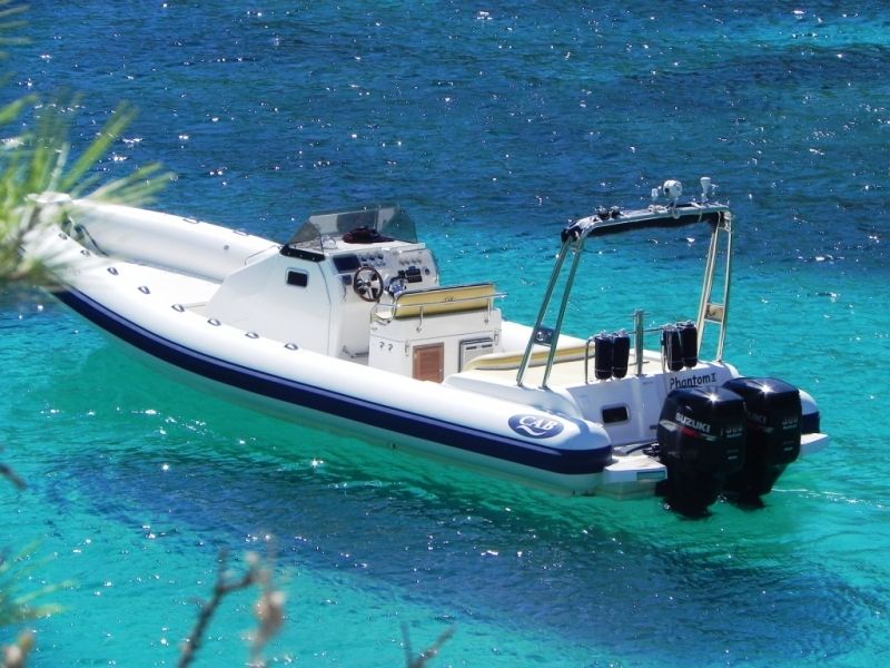 Louez Un semi rigide d'exception le Dorado 10 + 2x300cv à Marseille