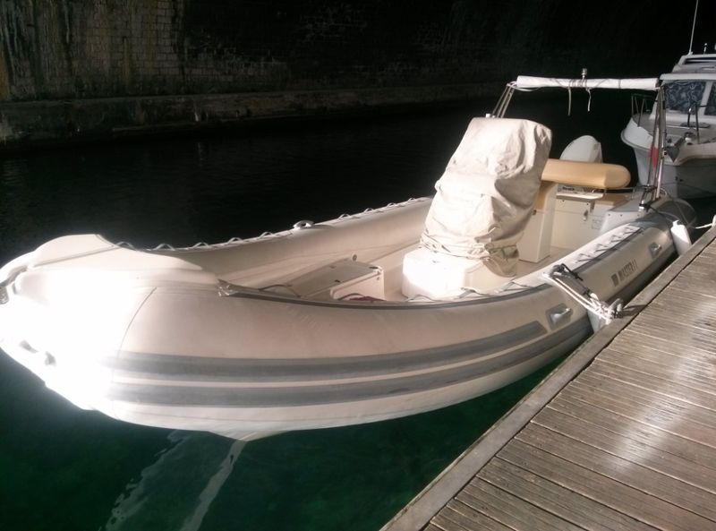 Location bateau semi rigide Master 730 +200cv Evinrude e-tec à Marseille