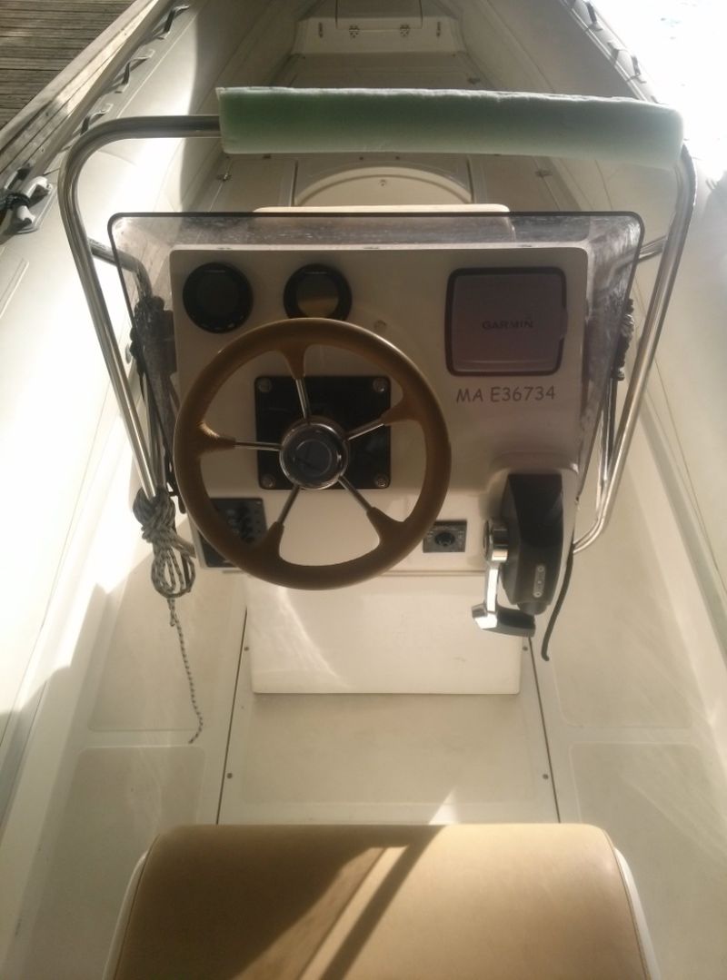Location bateau semi rigide Master 730 +200cv Evinrude e-tec à Marseille