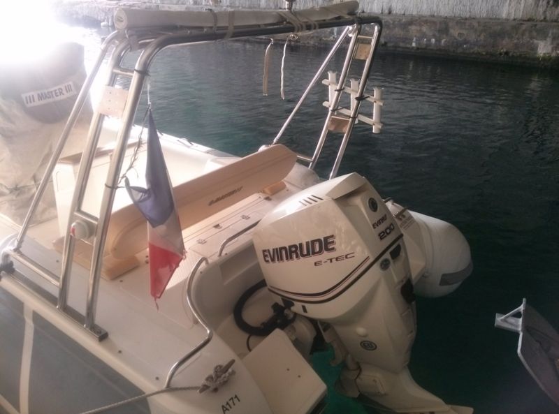 Location bateau semi rigide Master 730 +200cv Evinrude e-tec à Marseille