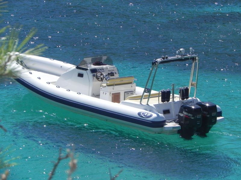 location de semi rigide à Marseille Bleu Calanque