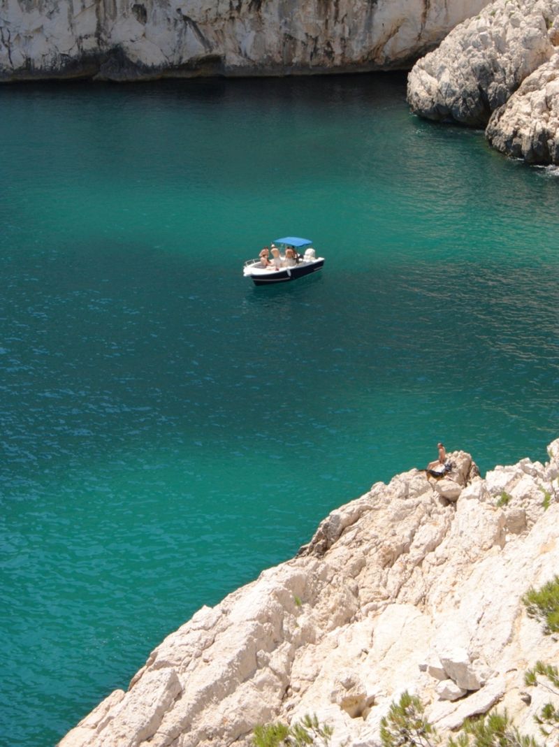 Mouillage dans les calanques avec Bleu Calanque