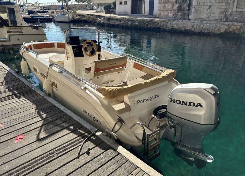 Location ORIZONTTI SYROS coque 100CV - 7 personnes