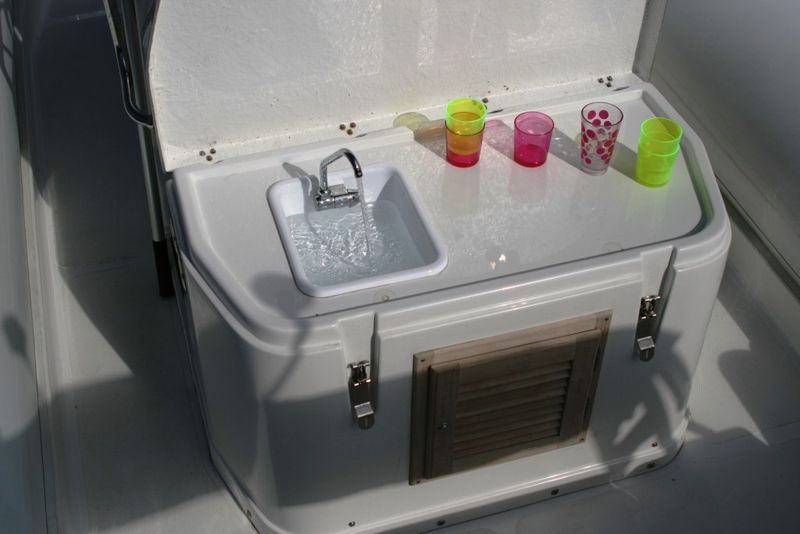 VENTE BATEAU SEMI RIGIDE NAUTICA CAB DORADO 870 + 2x225cv SUZUKI 2011