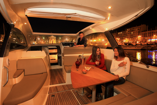 Vente cabin cruiser Jeanneau Leader 10 2 x 260cv volvo D4 Diesel 2010 avec place de port à Marseille VENDU VENDU VENDU