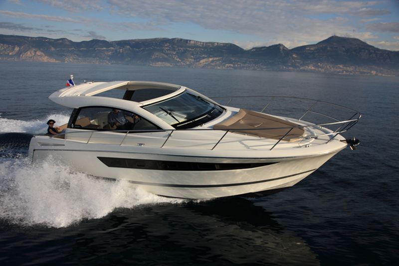 Vente cabin cruiser Jeanneau Leader 10 2 x 260cv volvo D4 Diesel 2010 avec place de port à Marseille VENDU VENDU VENDU