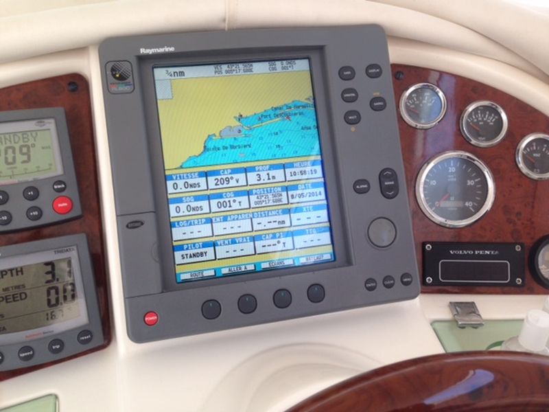 Bateau Cabine Cruiser Jeanneau Prestige 34 Hard Top 2x280cv Diesel Volvo toutes options année 2005 BATEAU VENDU