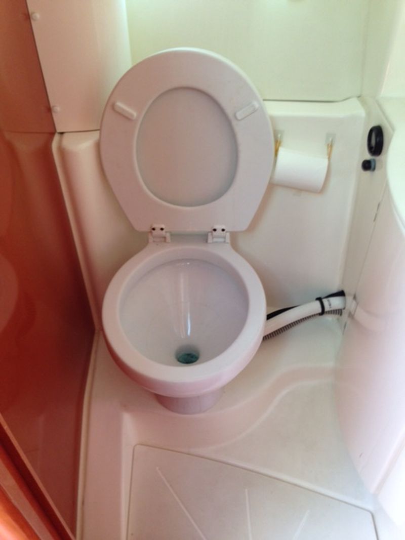 Bateau Cabine Cruiser Jeanneau Prestige 34 Hard Top 2x280cv Diesel Volvo toutes options année 2005 BATEAU VENDU