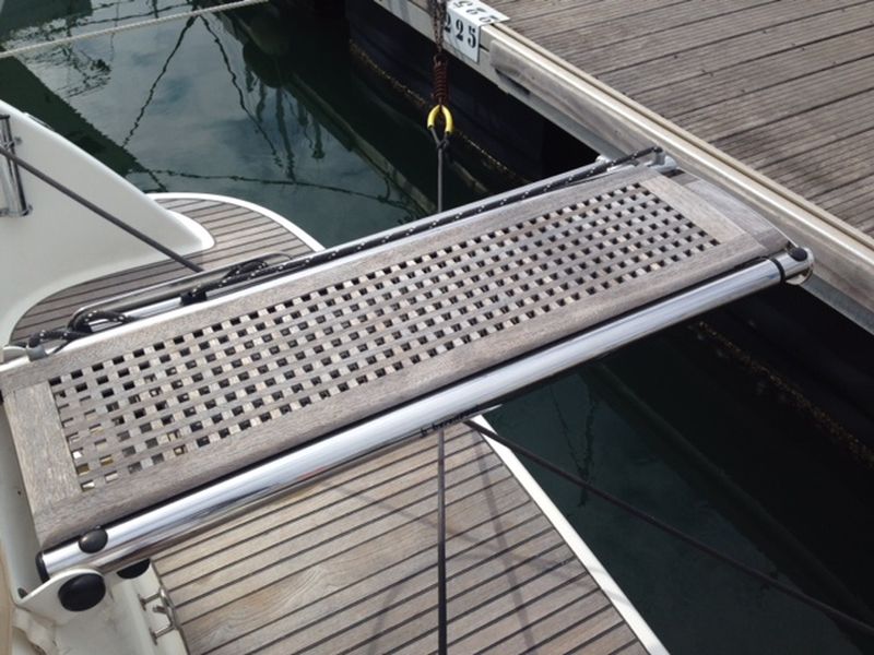 Bateau Cabine Cruiser Jeanneau Prestige 34 Hard Top 2x280cv Diesel Volvo toutes options année 2005 BATEAU VENDU