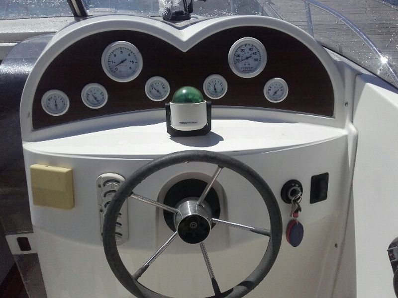 Vente Bateau Quicksilver 650 cruiser+ 200cv Mercruiser VENDU consulter nos annonces sur notre site