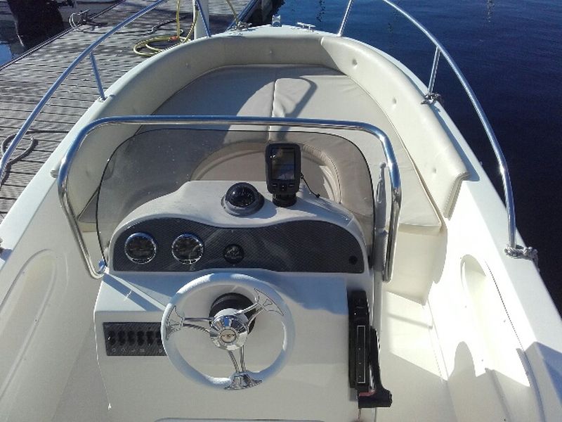 Console centrale avec ordinateur de bord et sondeur Garmin