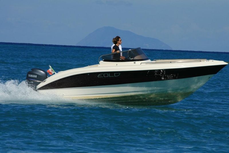 Vente bateau coque open Eolo 650 open avec 200cv Suzuki 4 temps VENDU