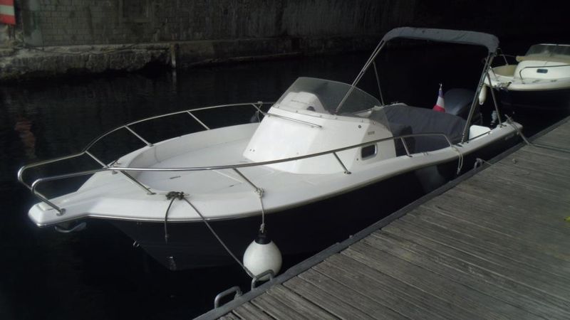 VENDU vente bateau sundeck White Shark 228 avec 300 cv Yamaha 4 temps 2014 VENDU