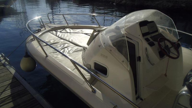 VENDU vente bateau sundeck White Shark 228 avec 300 cv Yamaha 4 temps 2014 VENDU