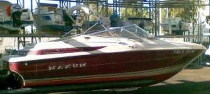 Bleu  Calanque vous propose le bateau Maxum 2400 VENDU