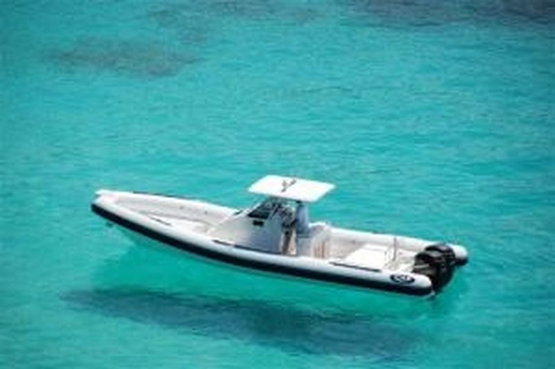 Bleu  Calanque vous propose le bateau Nautica-cab Dorado 10