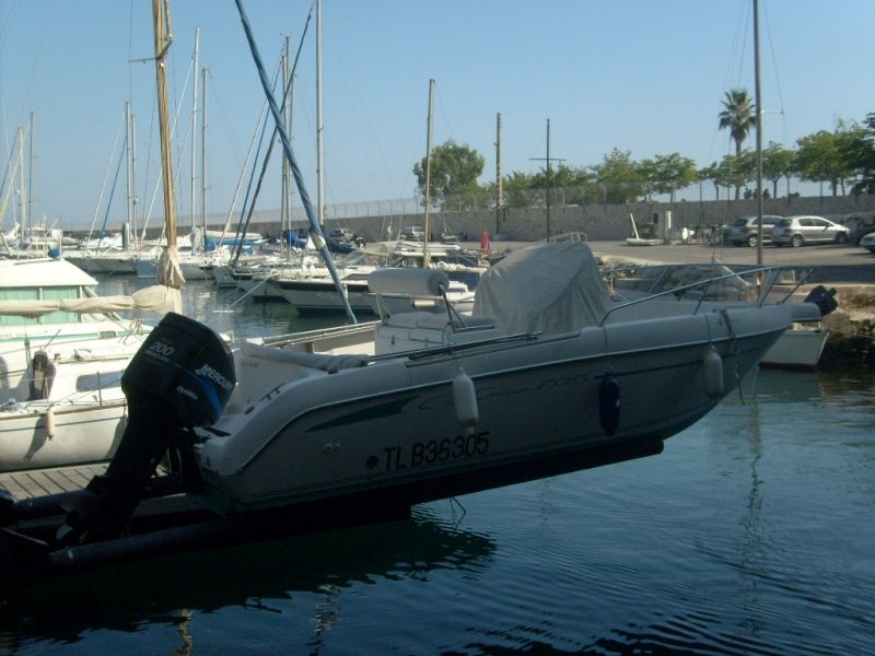 Bleu  Calanque vous propose le bateau Cap Camarat 705