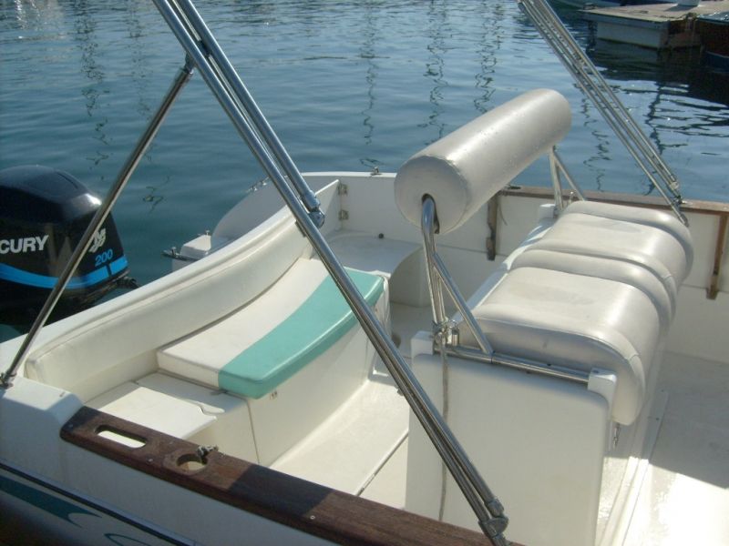 Bleu  Calanque vous propose le bateau Cap Camarat 705