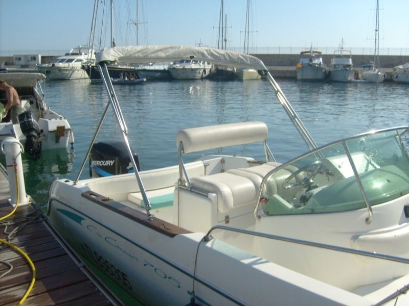 Bleu  Calanque vous propose le bateau Cap Camarat 705