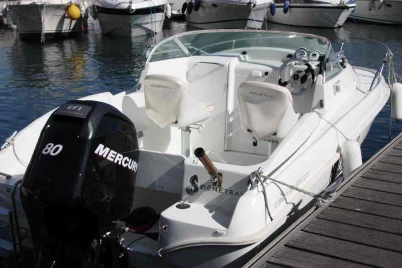 Bleu  Calanque vous propose le bateau Bénéteau Flyer 550 cabine