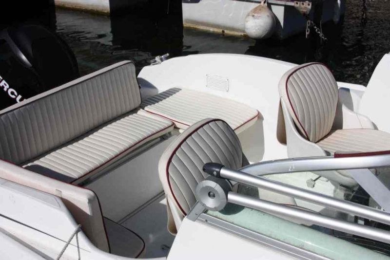 Bleu  Calanque vous propose le bateau Bénéteau Flyer 550 cabine