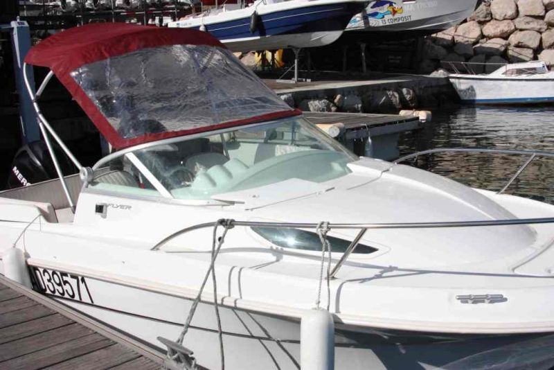 Bleu  Calanque vous propose le bateau Bénéteau Flyer 550 cabine