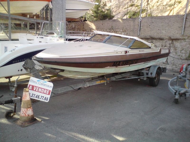 Bleu calanque vous propose le bateau Fletcher 210