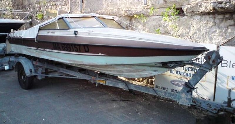 Bleu calanque vous propose le bateau Fletcher 210