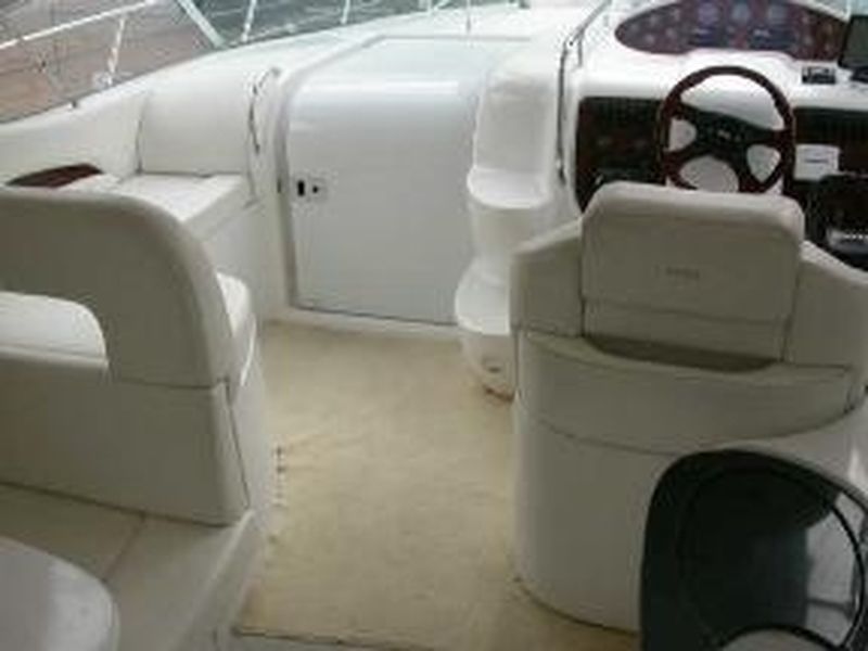 Bleu  Calanque vous propose le bateau Sessa Oyester 34