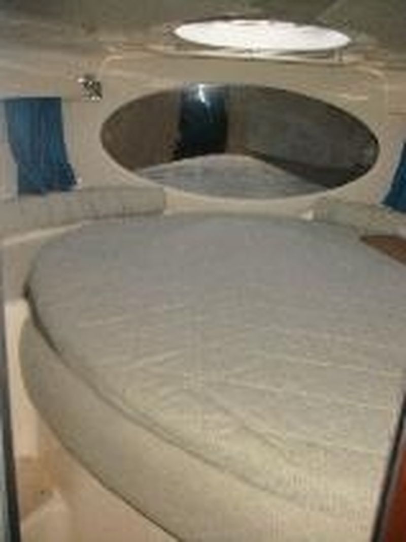 Bleu  Calanque vous propose le bateau Sessa Oyester 34