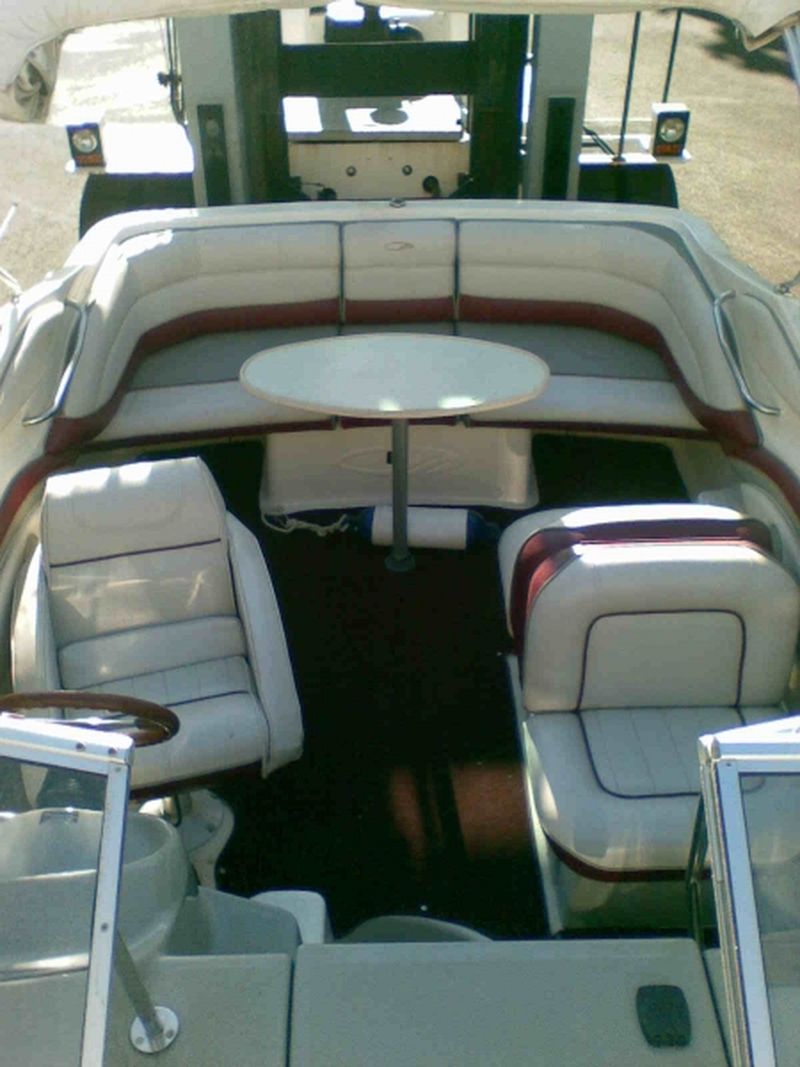 Bleu  Calanque vous propose le bateau Maxum 2400 VENDU