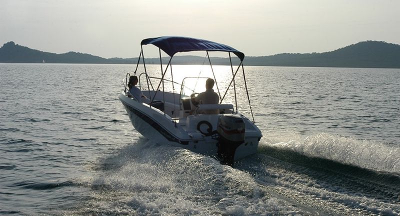 Bleu  Calanque vous propose le bateau Northstar 160 sc