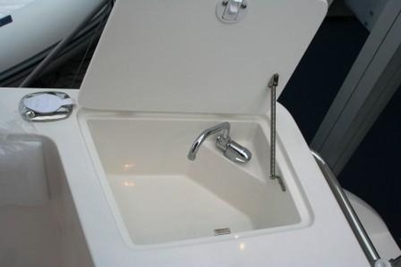 Bleu  Calanque vous propose le bateau Northstar 260 ccd